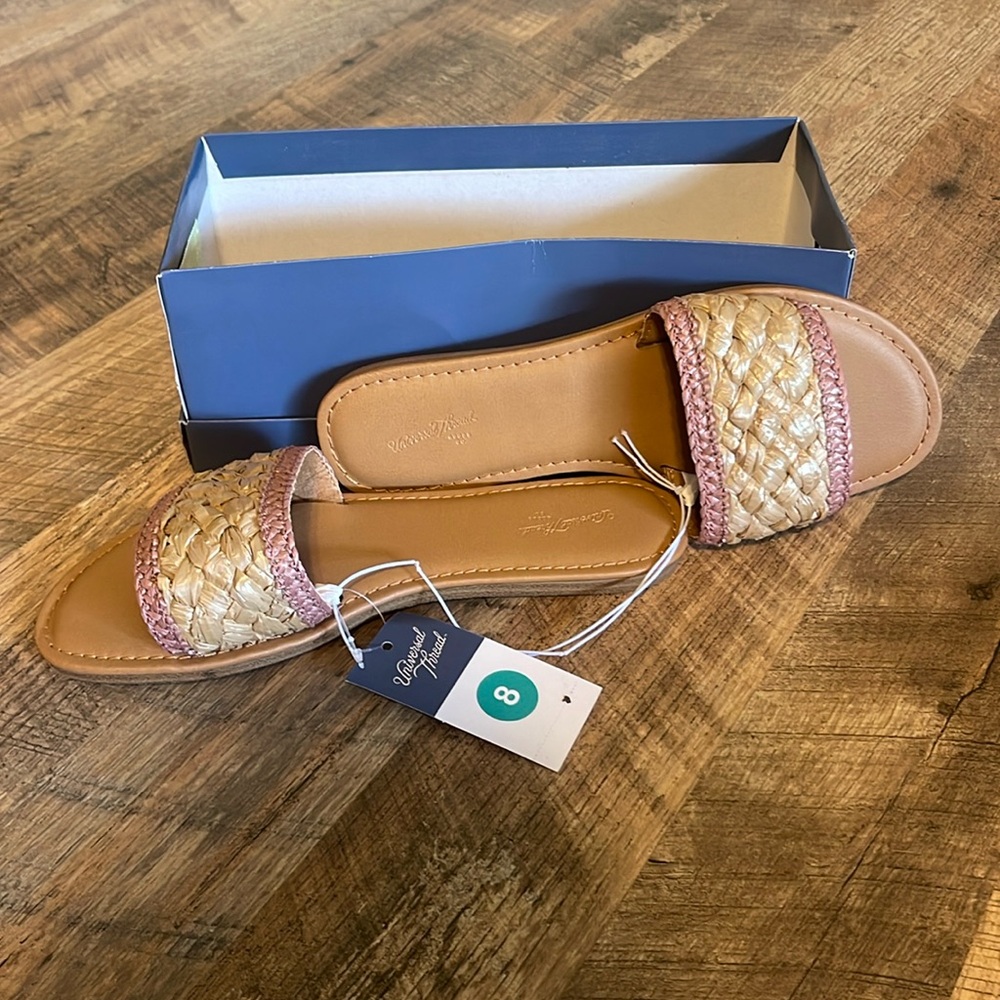 NWT Universal Thread Dez Sandals - 8